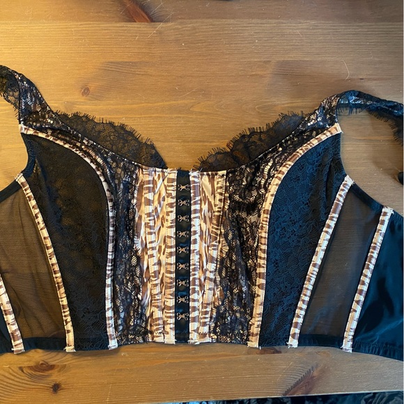 VS Dream Angels unlined lace-up corset top - Picture 2 of 9